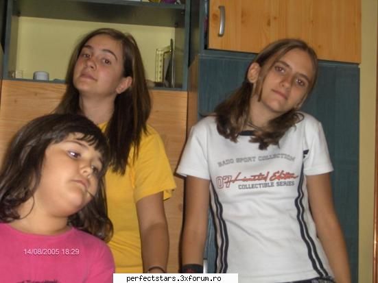 Photos with us - h3h3! eram doar io....!!! credeam k e alta poza - About us!